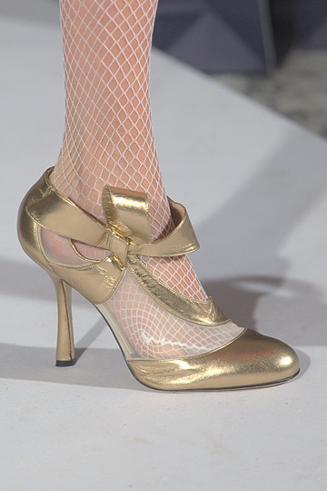 Zapato dorado by Oscar de la Renta